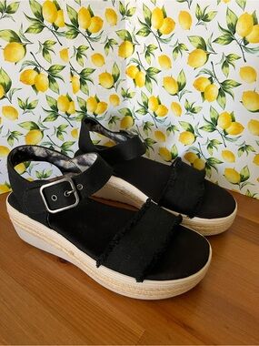 Womens Black Platform Sandals with Buckle Strap Size 7.5